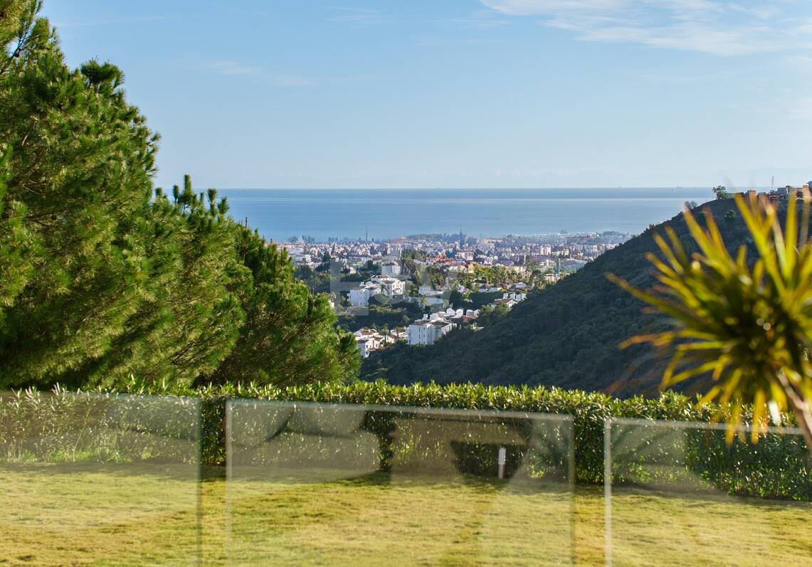 Villa de lujo de cinco dormitorios en ladera con vistas panorámicas en El Madroñal