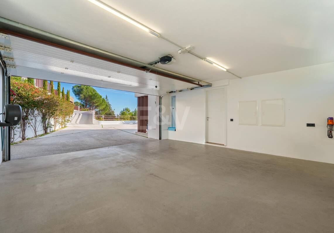 Villa de lujo de cinco dormitorios en ladera con vistas panorámicas en El Madroñal