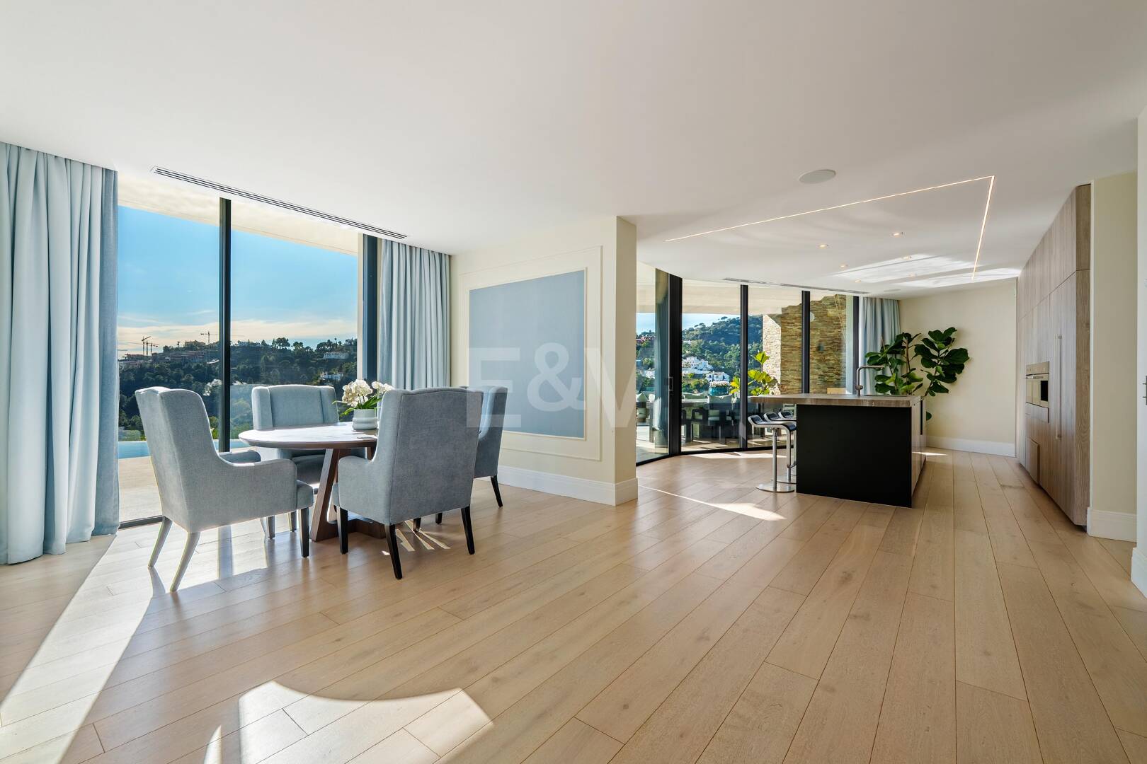 Luxury Five-Bedroom Hillside Villa with Panoramic Views