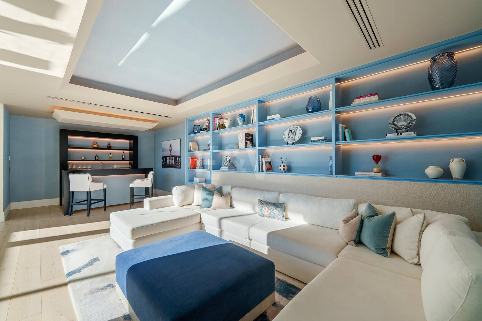 Luxury Five-Bedroom Hillside Villa with Panoramic Views