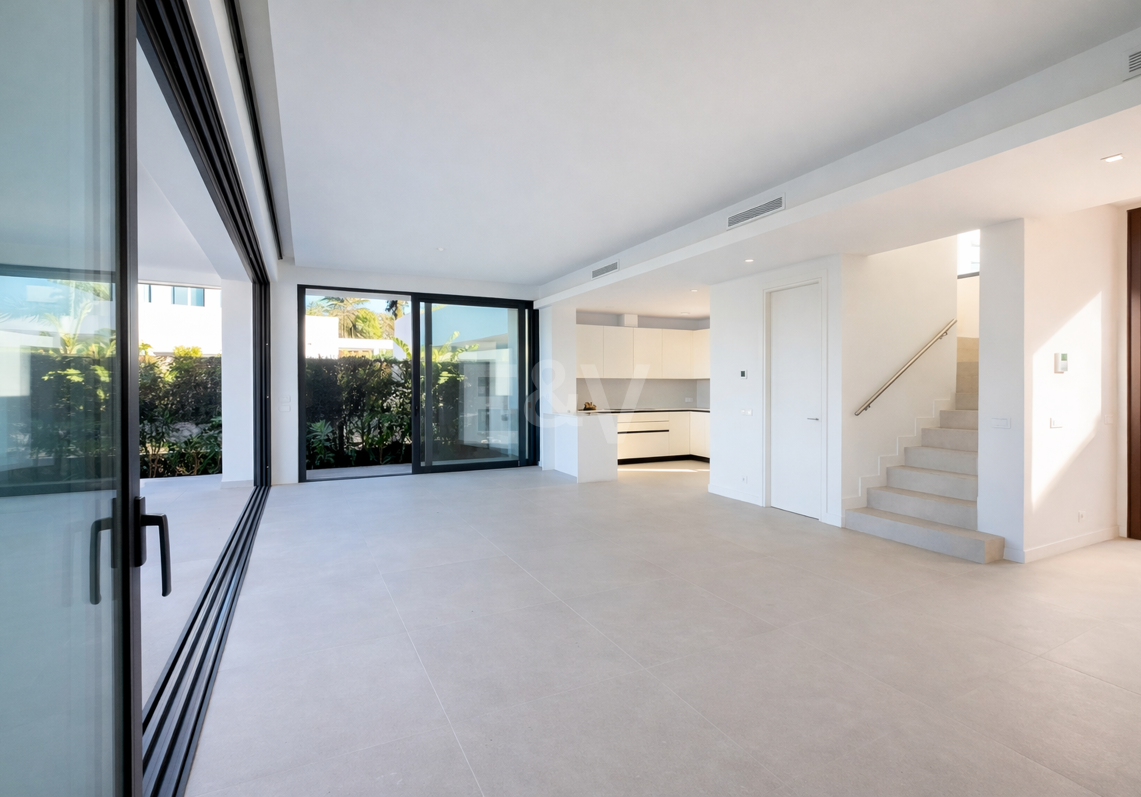 Bright Contemporary Villa with Sunset Views Close to Marbella Town
