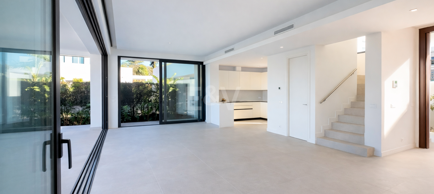 Luminosa villa contemporánea con vistas al atardecer cerca de la ciudad de Marbella