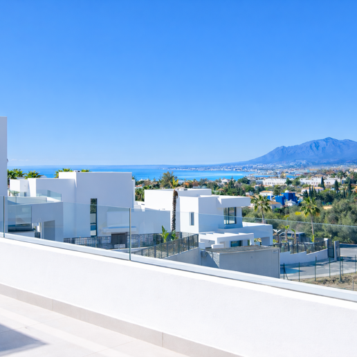 Luminosa villa contemporánea con vistas al atardecer cerca de la ciudad de Marbella