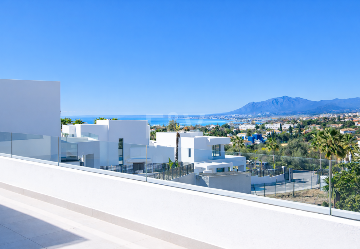 Ljus modern villa med utsikt över solnedgången nära Marbella stad