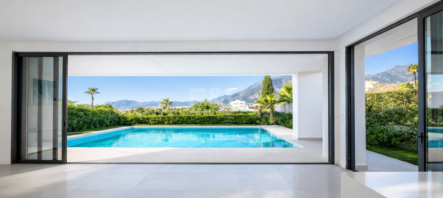 Luminosa villa contemporánea con vistas al atardecer cerca de la ciudad de Marbella