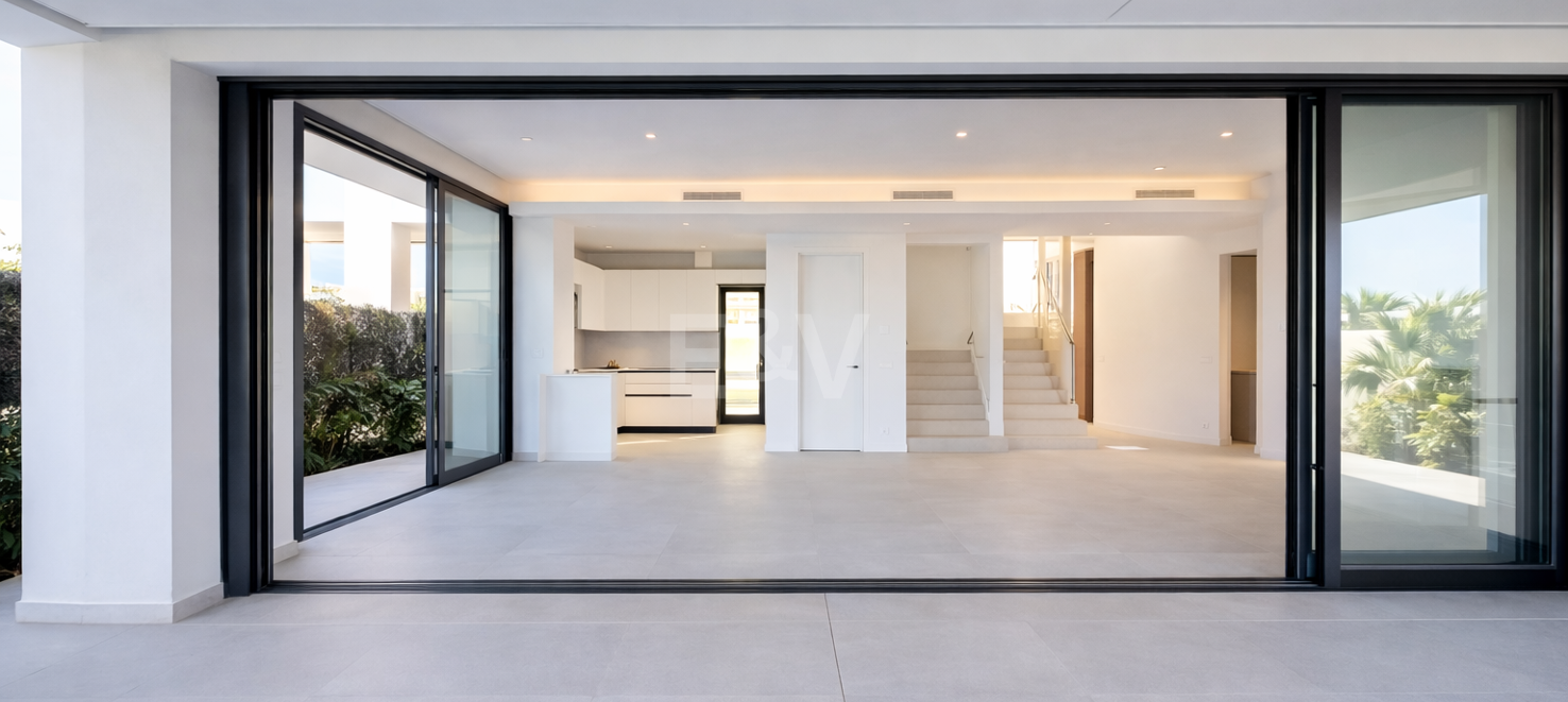 Luminosa villa contemporánea con vistas al atardecer cerca de la ciudad de Marbella