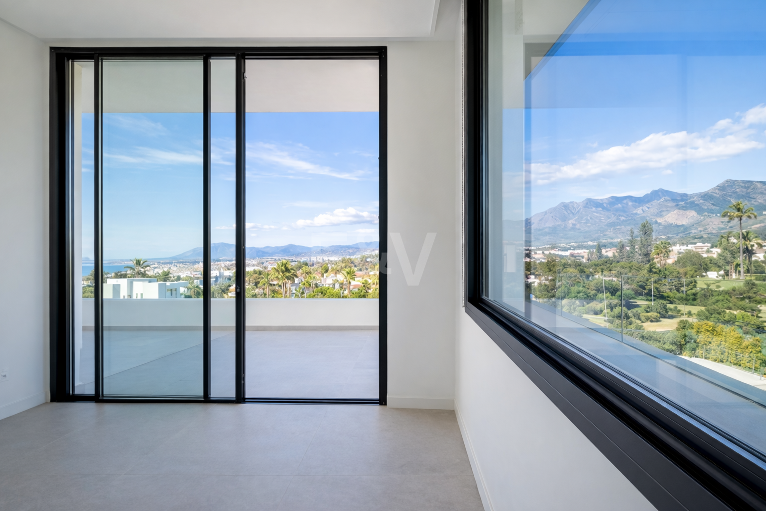 Luminosa villa contemporánea con vistas al atardecer cerca de la ciudad de Marbella
