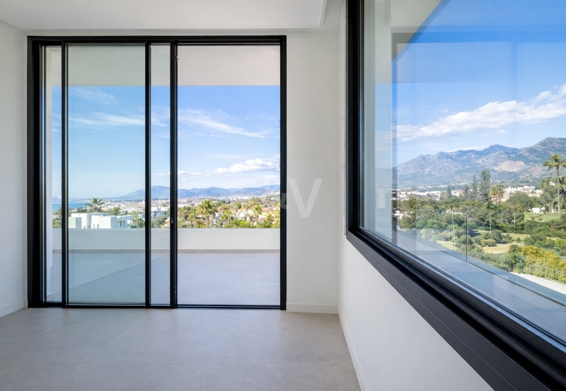 Ljus modern villa med utsikt över solnedgången nära Marbella stad
