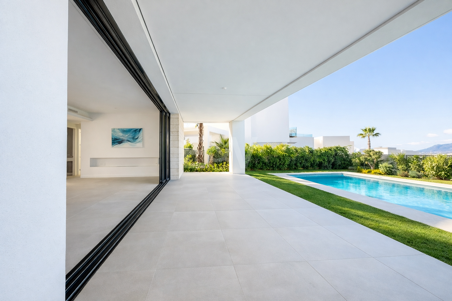 Luminosa villa contemporánea con vistas al atardecer cerca de la ciudad de Marbella