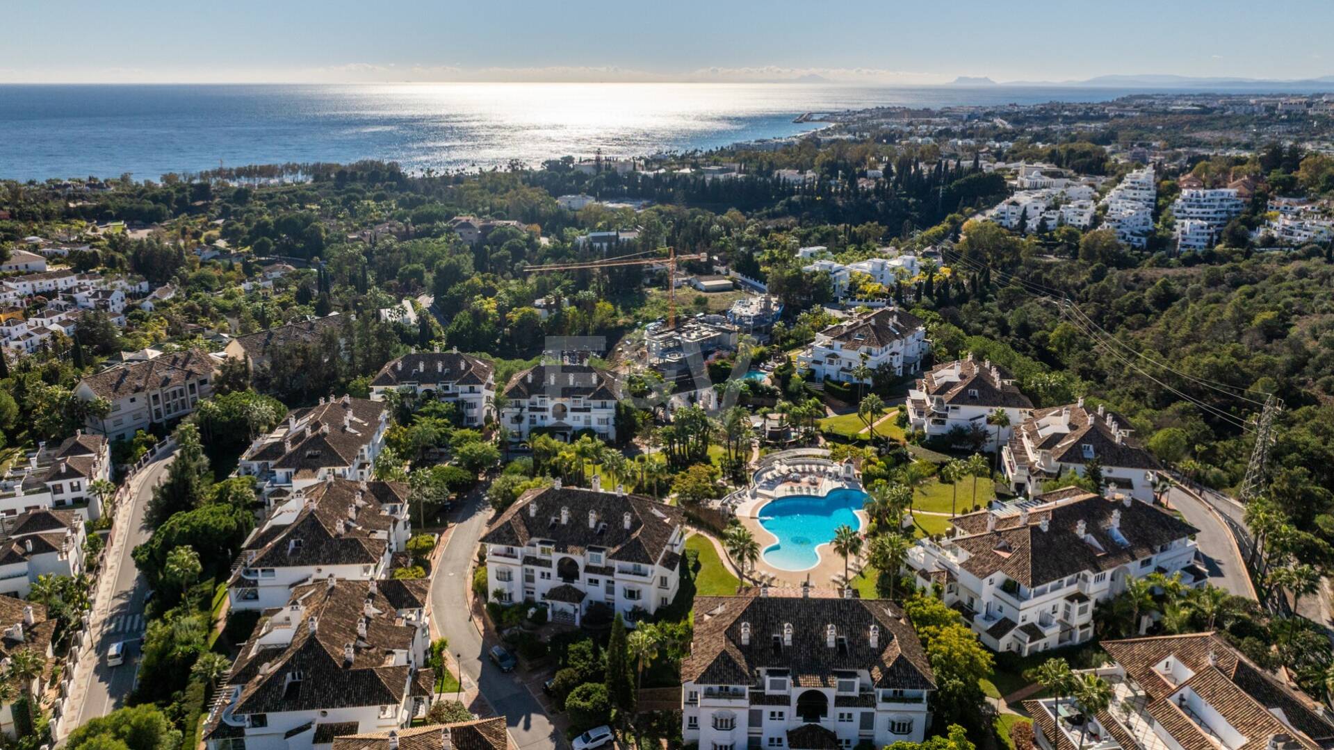 Luxuriöse Gartenwohnung an der Goldenen Meile mit Resort‑Einrichtungen