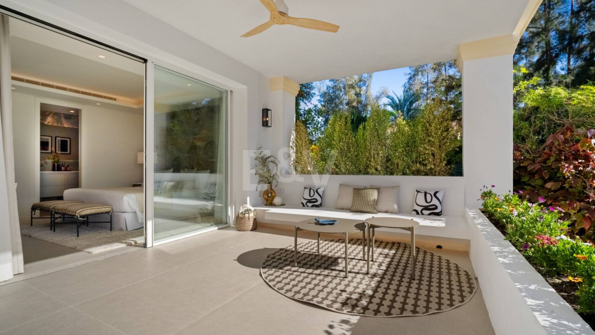 Luxuriöse Gartenwohnung an der Goldenen Meile mit Resort‑Einrichtungen