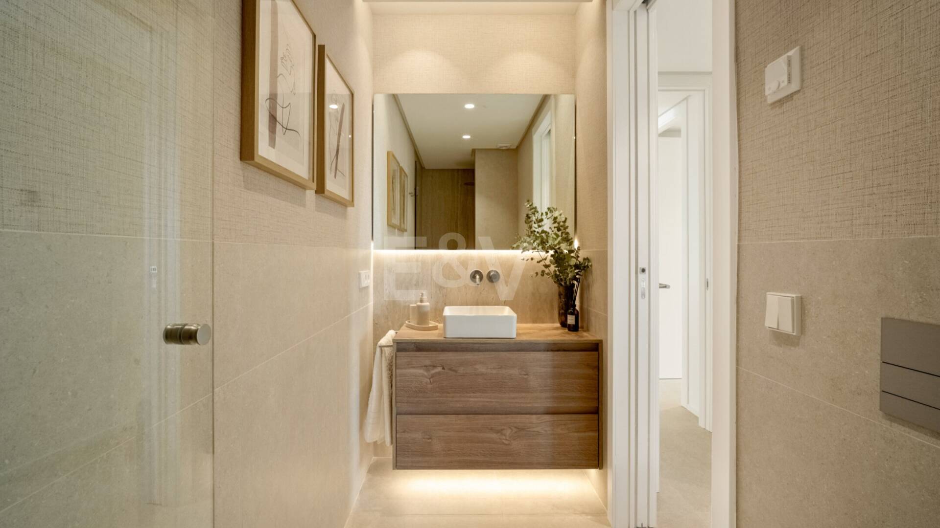 Luxuriöse Gartenwohnung an der Goldenen Meile mit Resort‑Einrichtungen