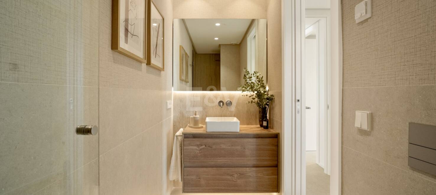 Luxurious Garden Apartment on the Golden Mile with Resort-like Amenities