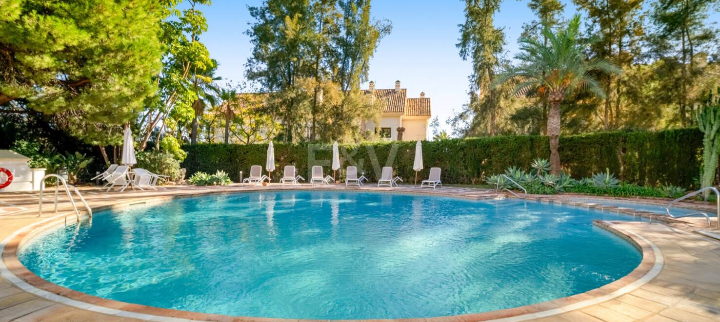 Luxurious Garden Apartment on the Golden Mile with Resort-like Amenities