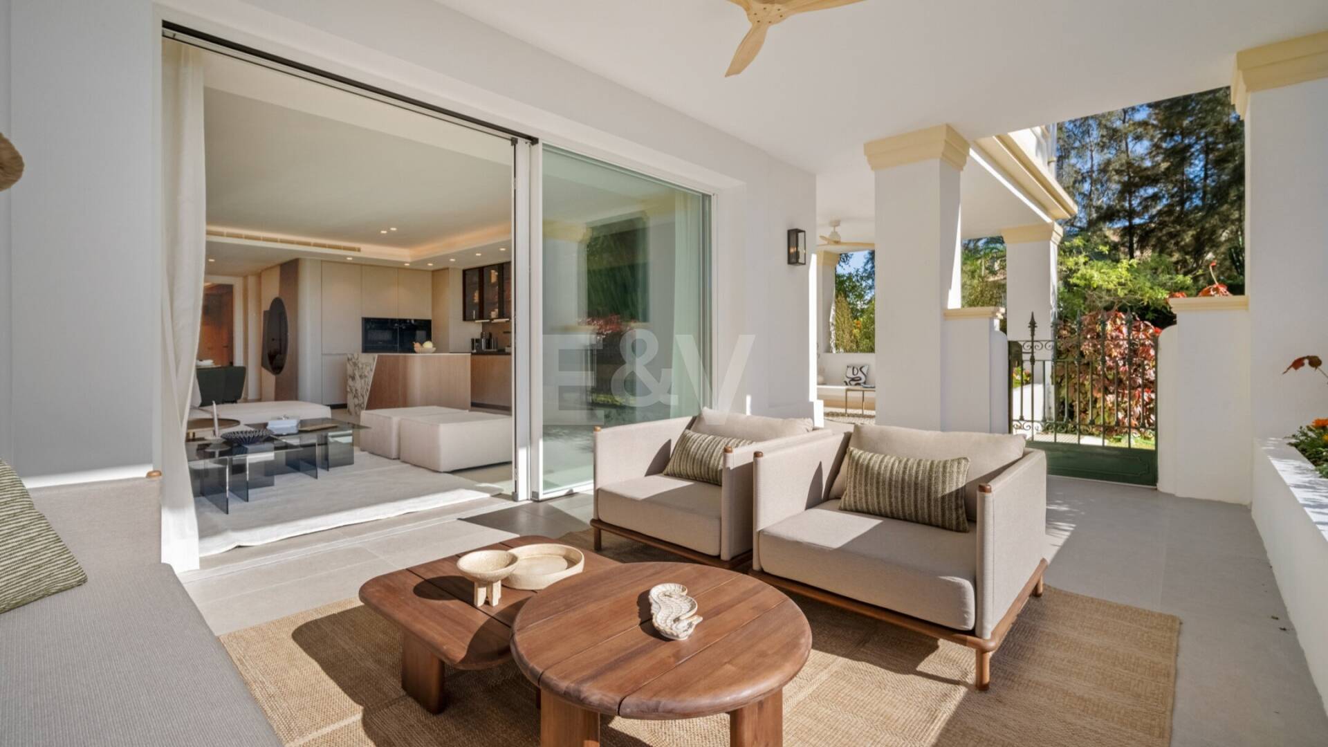 Luxuriöse Gartenwohnung an der Goldenen Meile mit Resort‑Einrichtungen