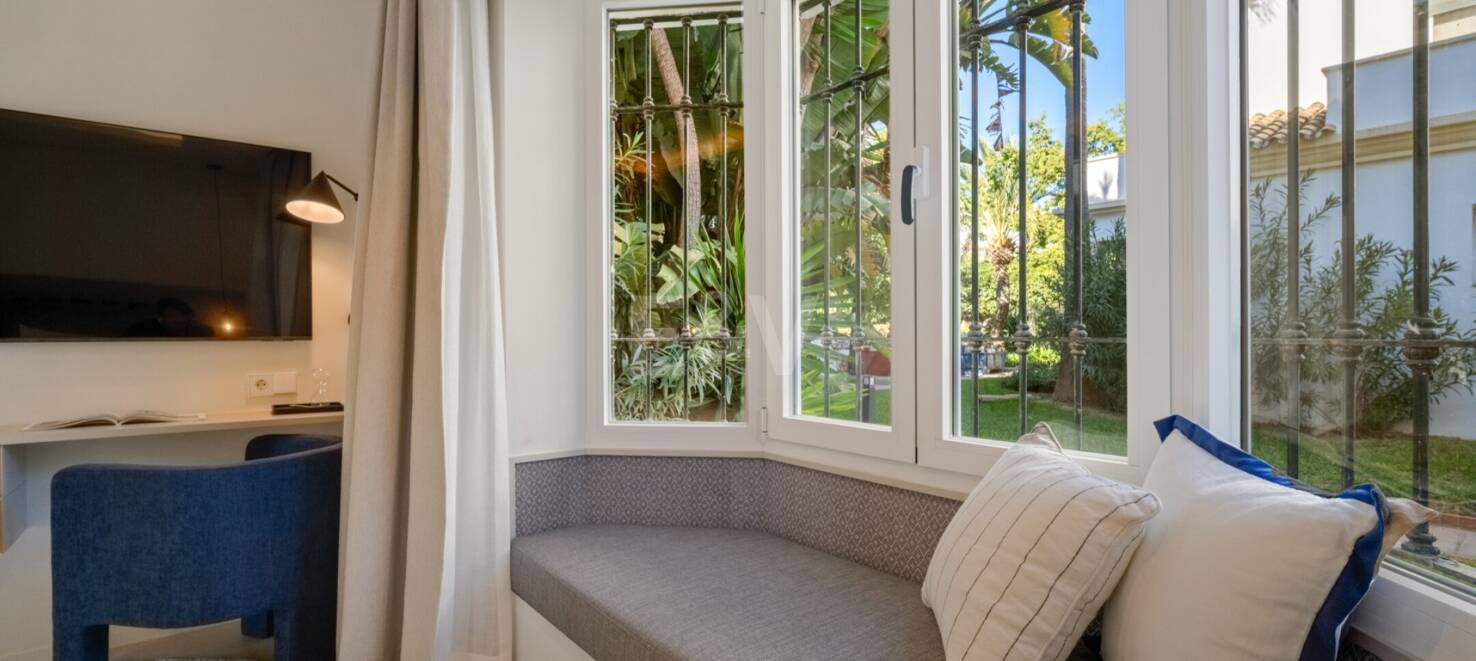 Luxurious Garden Apartment on the Golden Mile with Resort-like Amenities