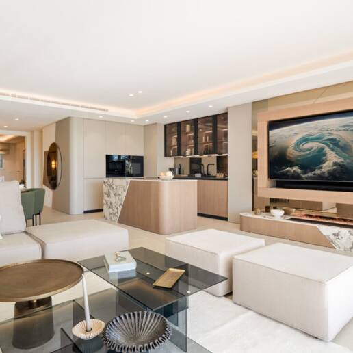 Luxurious Garden Apartment on the Golden Mile with Resort-like Amenities