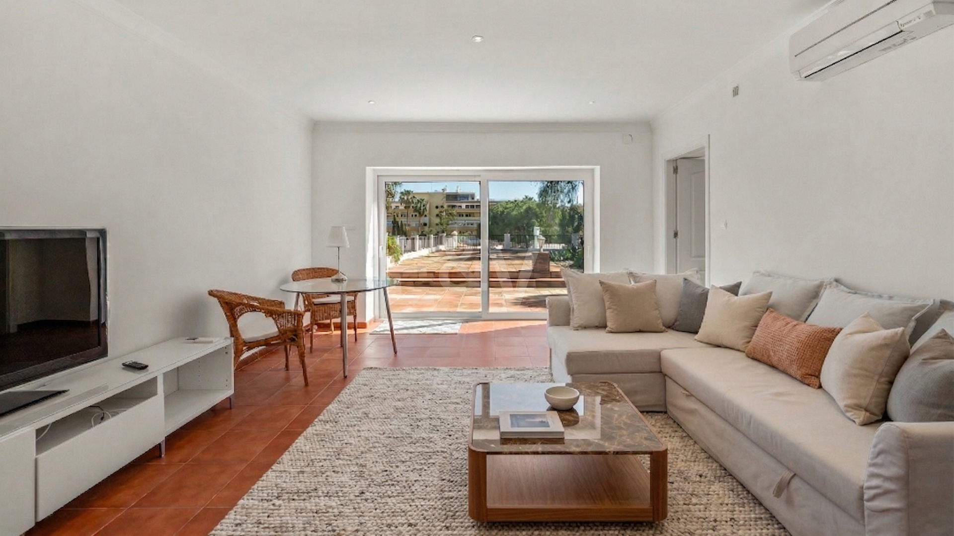 Beachside Villa med privat pool bara steg från stranden