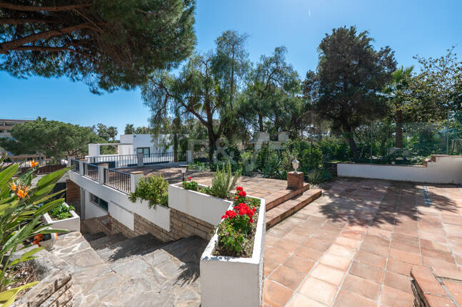 Beachside Villa with Private Pool Just Steps from the Beach