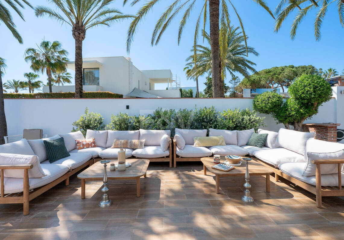 Moderne Strandvilla mit Meerblick und fortschrittlicher Smart-Home-Technologie