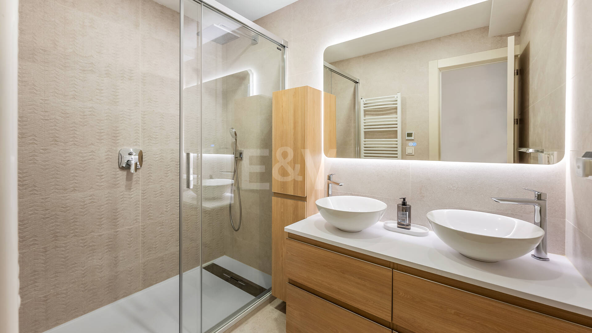 Modern Beachfront Villa with Sea Views and Advanced Smart-Home Technology