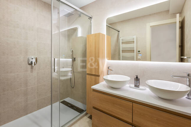 Modern Beachfront Villa with Sea Views and Advanced Smart-Home Technology