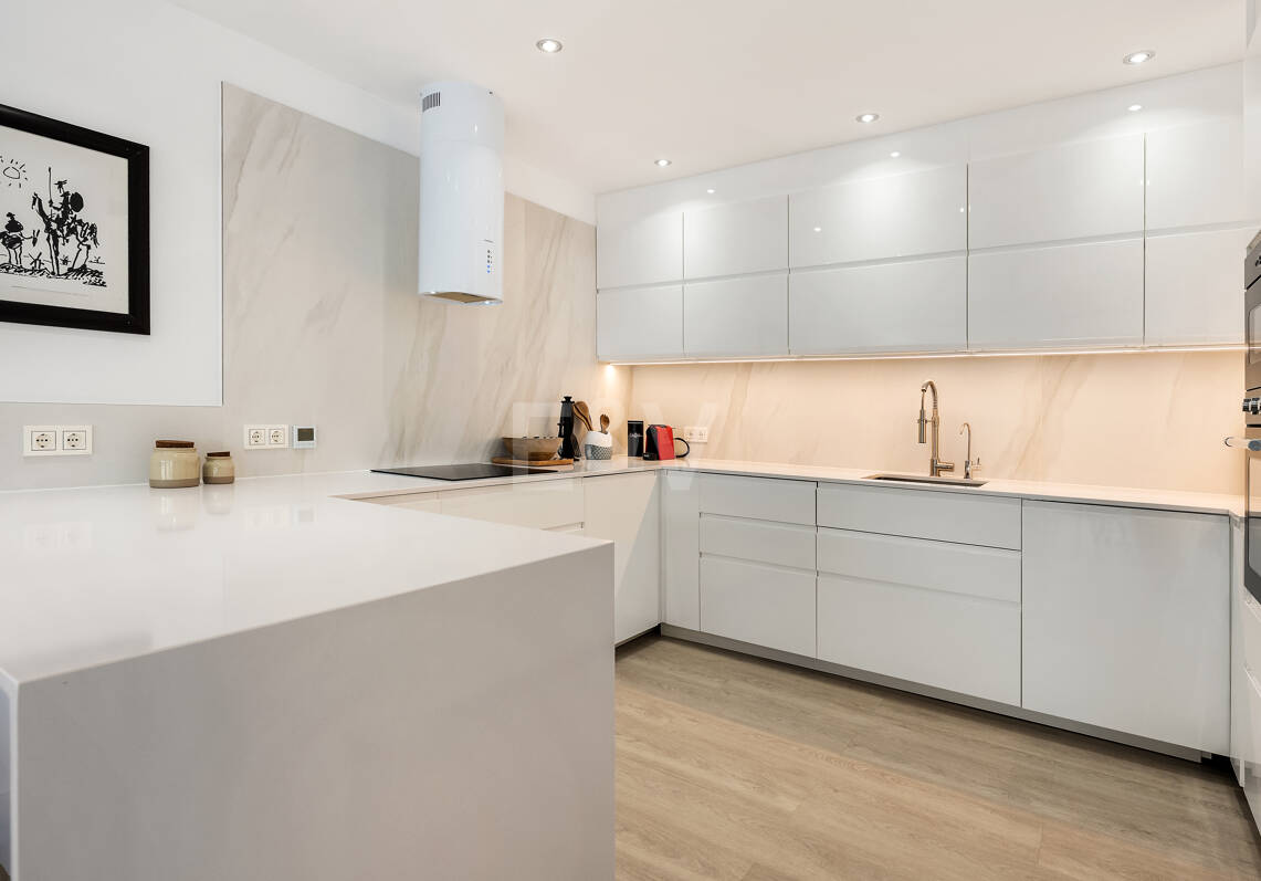 Moderne Strandvilla mit Meerblick und fortschrittlicher Smart-Home-Technologie