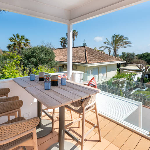 Modern Beachfront Villa with Sea Views and Advanced Smart-Home Technology