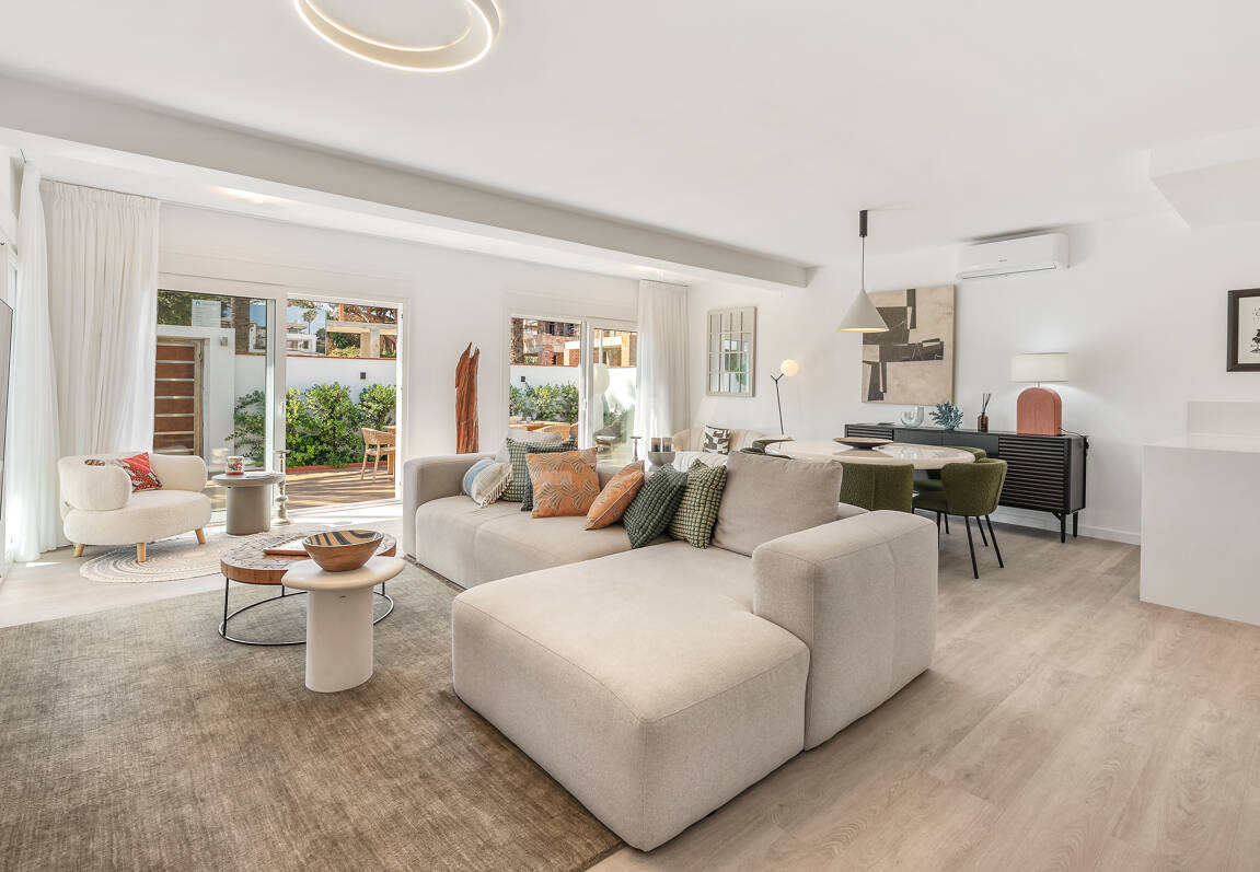 Modern Beachfront Villa with Sea Views and Advanced Smart-Home Technology