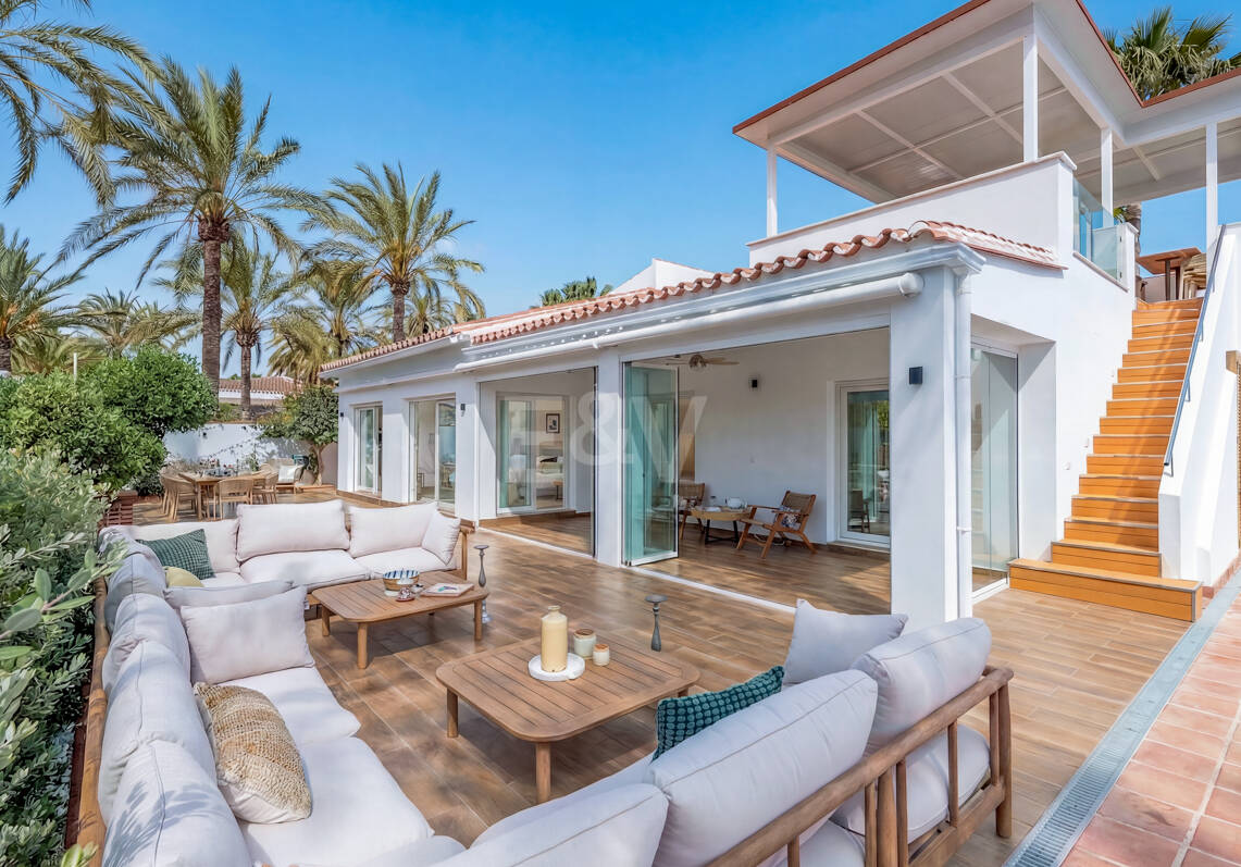 Moderne Strandvilla mit Meerblick und fortschrittlicher Smart-Home-Technologie