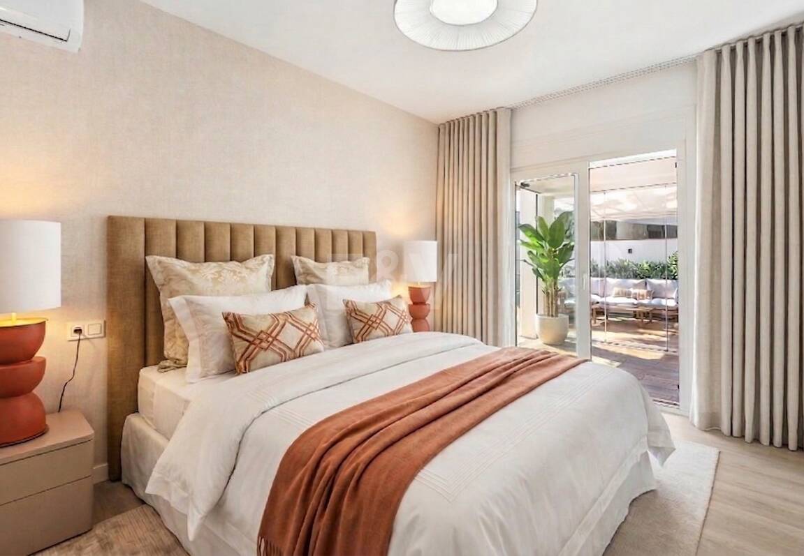 Modern Beachfront Villa with Sea Views and Advanced Smart-Home Technology