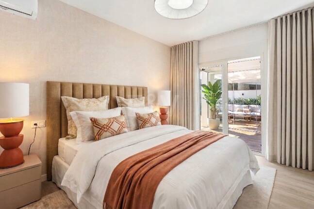 Modern Beachfront Villa with Sea Views and Advanced Smart-Home Technology