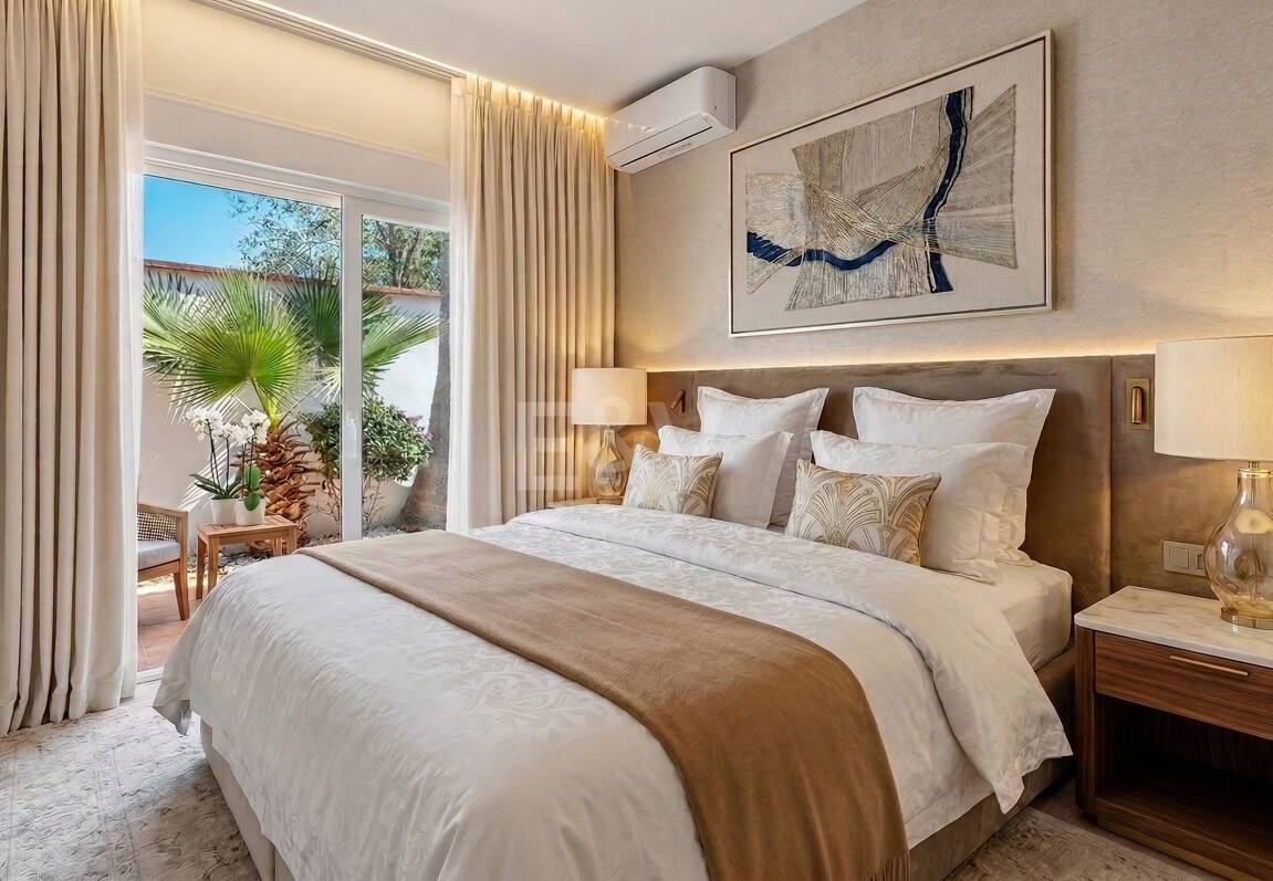 Modern Beachfront Villa with Sea Views and Advanced Smart-Home Technology