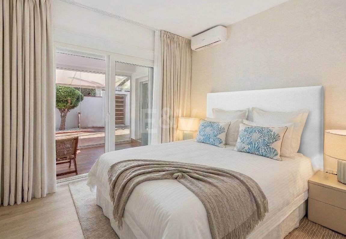 Modern Beachfront Villa with Sea Views and Advanced Smart-Home Technology