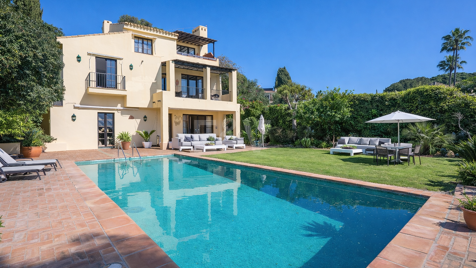 Andalusiska havsutsikt Villa med privat trädgård och pool