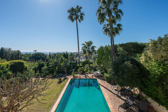 Andalusische Villa mit Meerblick, privatem Garten und Pool