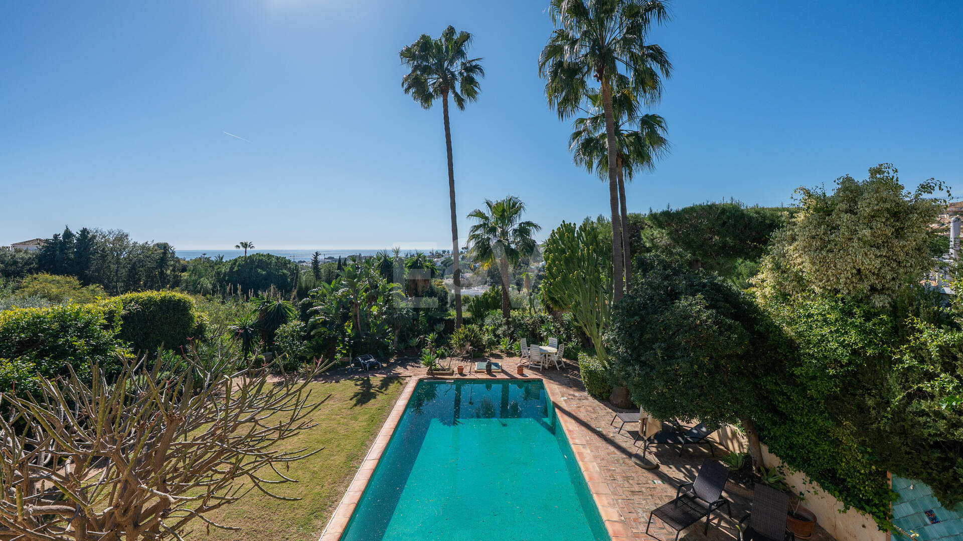 Andalusische Villa mit Meerblick, privatem Garten und Pool