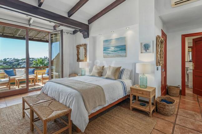 Andalusische Villa mit Meerblick, privatem Garten und Pool