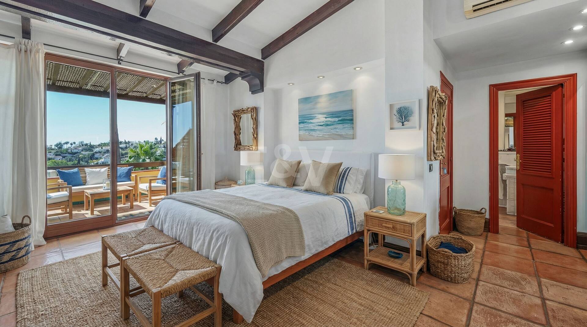 Andalusische Villa mit Meerblick, privatem Garten und Pool