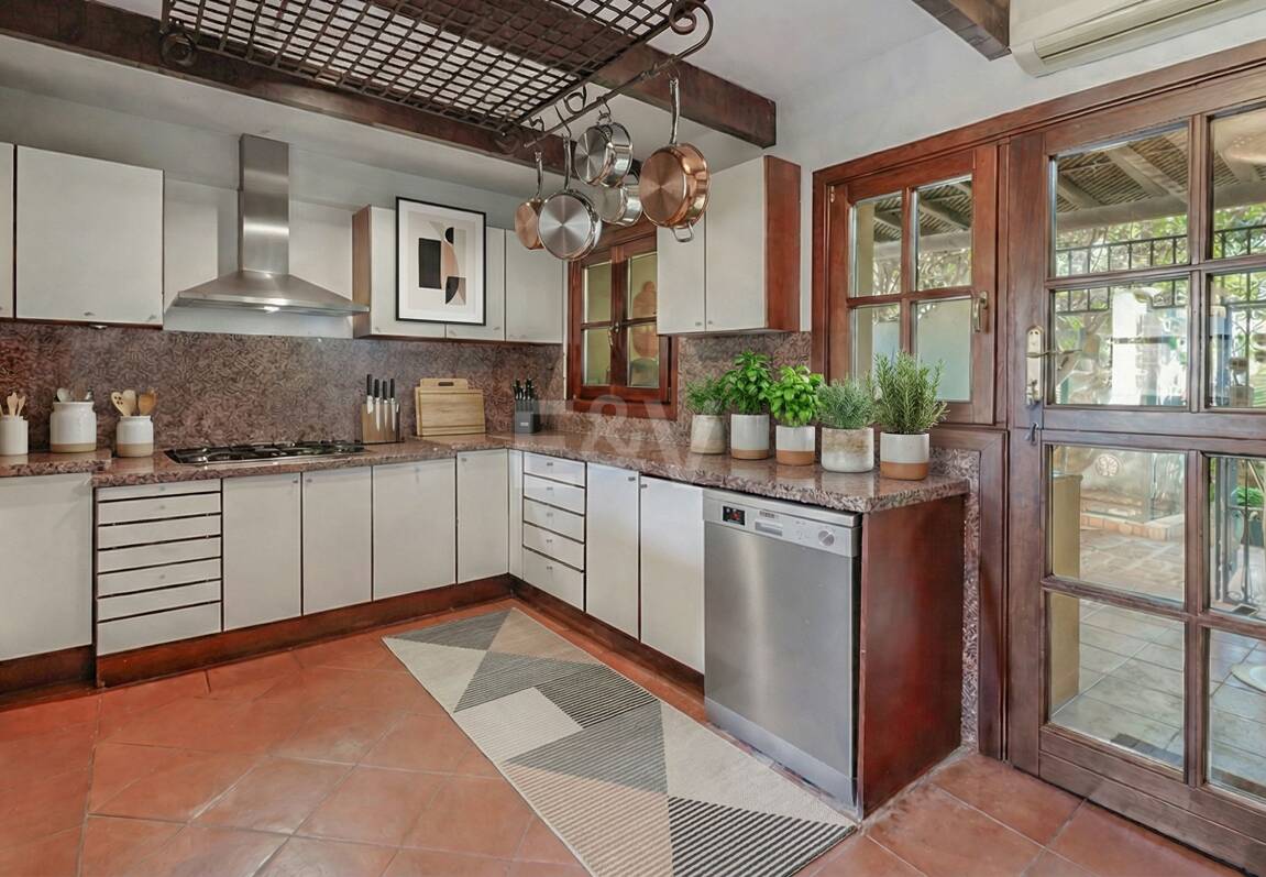 Andalusische Villa mit Meerblick, privatem Garten und Pool