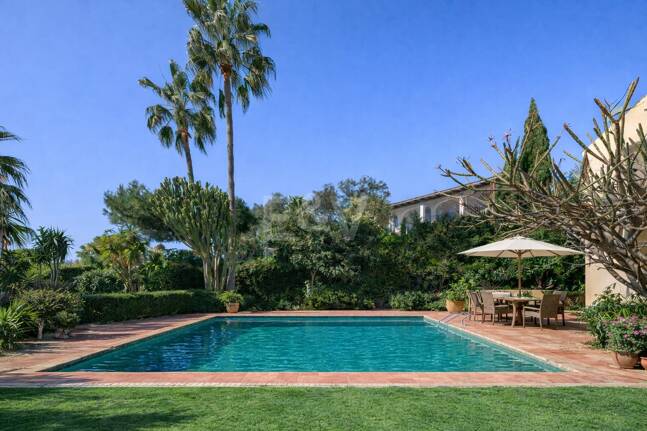 Andalusiska havsutsikt Villa med privat trädgård och pool