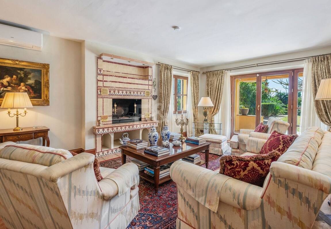 Andalusische Villa mit Meerblick, privatem Garten und Pool