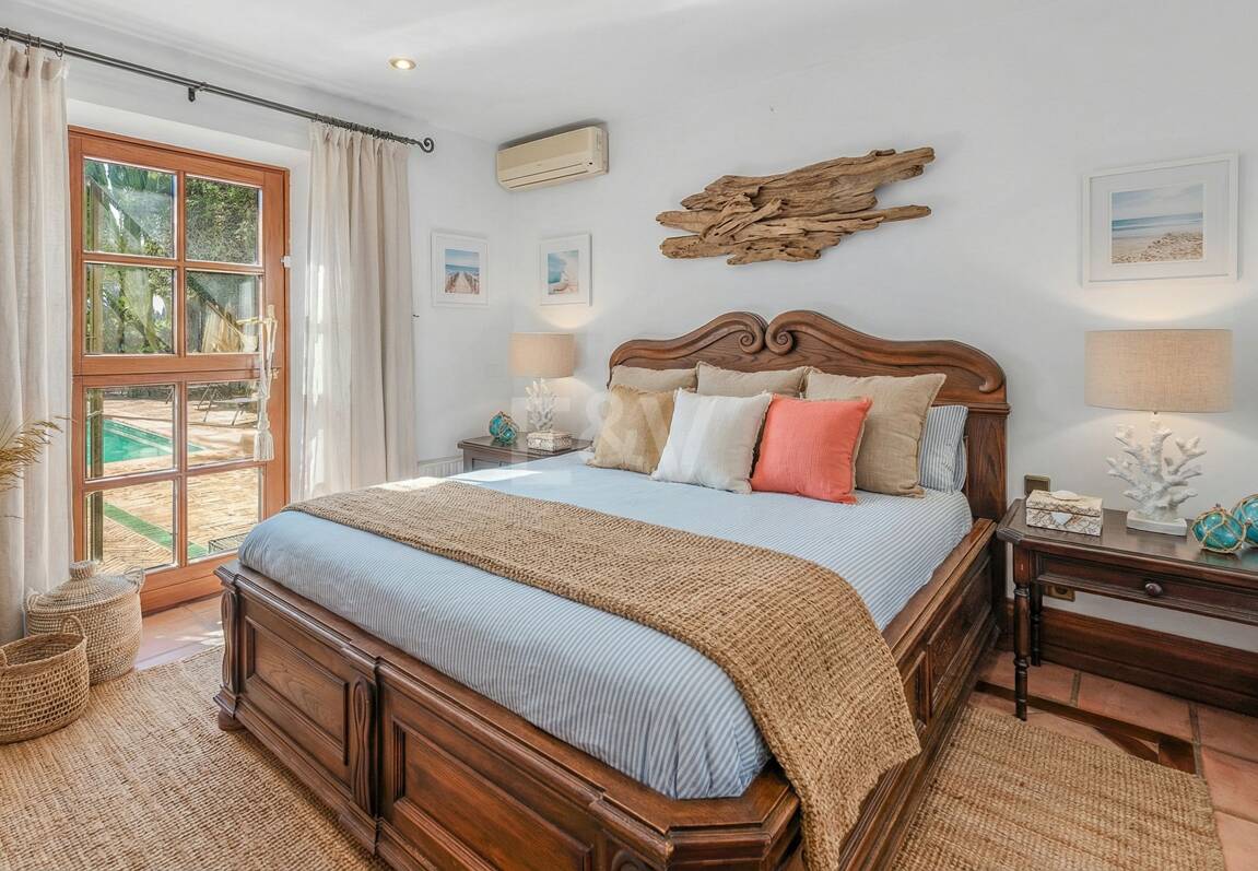 Andalusische Villa mit Meerblick, privatem Garten und Pool