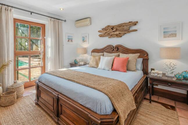 Andalusische Villa mit Meerblick, privatem Garten und Pool