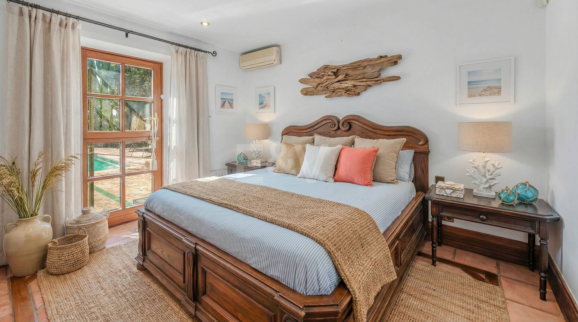 Andalusische Villa mit Meerblick, privatem Garten und Pool