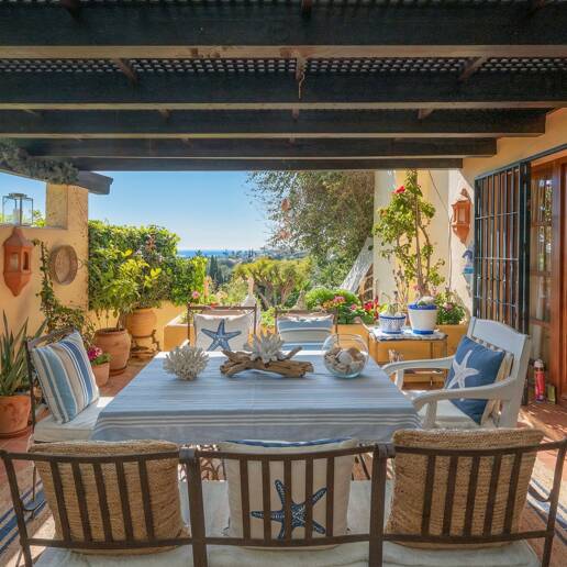 Andalusische Villa mit Meerblick, privatem Garten und Pool