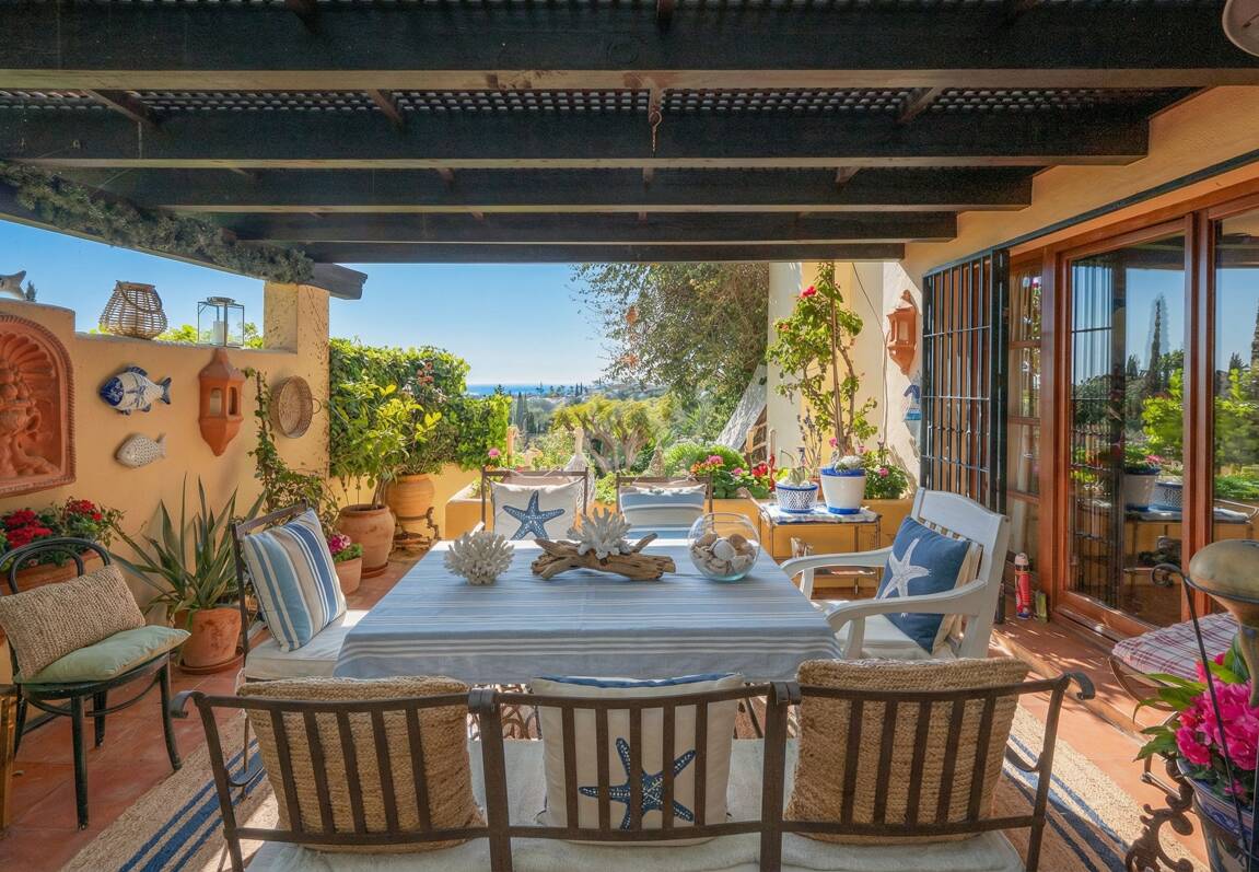 Andalusische Villa mit Meerblick, privatem Garten und Pool