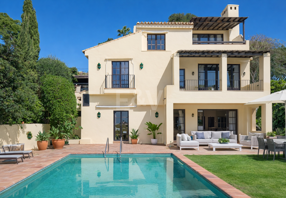 Andalusische Villa mit Meerblick, privatem Garten und Pool