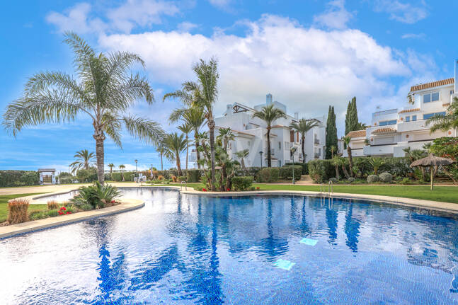 Seafront Apartment with Garden in Palm Beach, Los Monteros