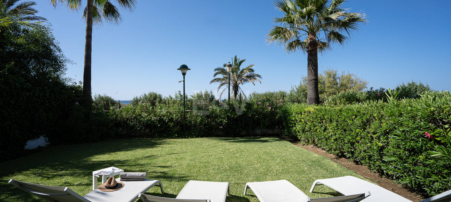 Seafront Apartment with Garden in Palm Beach, Los Monteros